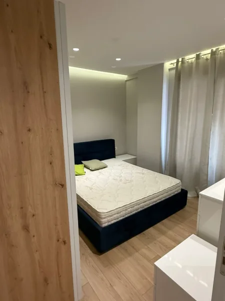 Tirane, jepet me qera apartament 1+1+Ballkon Kati 2, 65 m² 400 € (Xhamia e Selites)