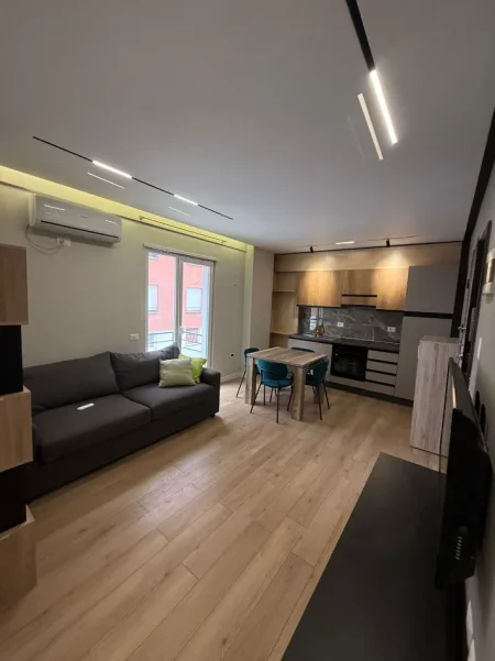 Tirane, jepet me qera apartament 1+1+Ballkon Kati 2, 65 m² 400 € (Xhamia e Selites)
