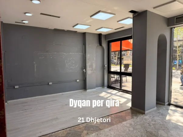 Tirane, jepet me qera dyqan Kati 0, 80 m² 6.100 € (21 Dhjetori)
