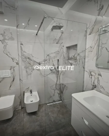 Tirane, jepet me qera apartament , 110 m² 1.000 € (Zogu i Zi)