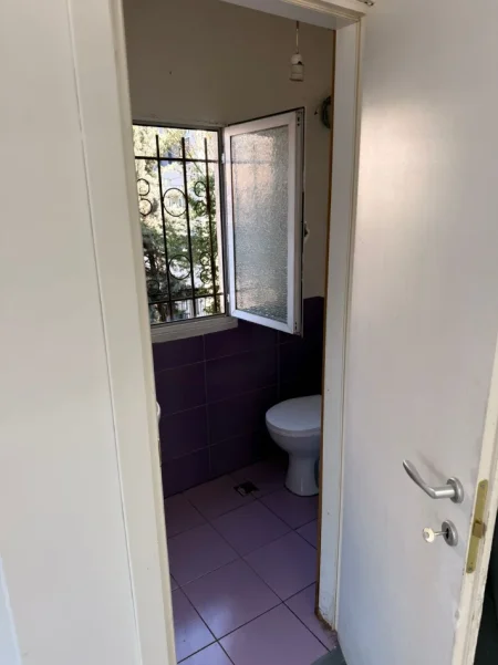 Tirane, jepet me qera zyre Kati 2, 30 m² 750 € (21 Dhjetori)