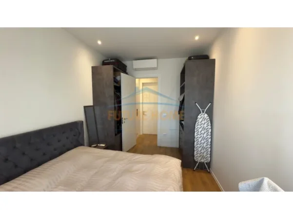 Tirane, jepet me qera apartament 1+1+Ballkon Kati 8, 75 m² 800 € (Kompleksi Delijorgj)
