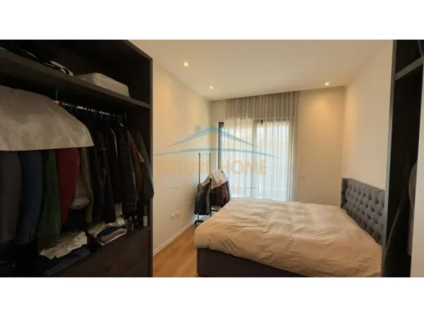 Tirane, jepet me qera apartament 1+1+Ballkon Kati 8, 75 m² 800 € (Kompleksi Delijorgj)