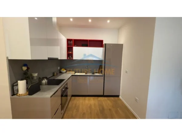 Tirane, jepet me qera apartament 1+1+Ballkon Kati 8, 75 m² 800 € (Kompleksi Delijorgj)