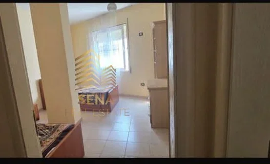 Tirane, jepet me qera apartament 2+1+Ballkon Kati 5, 96 m² 550 € (Liqeni i Thate)