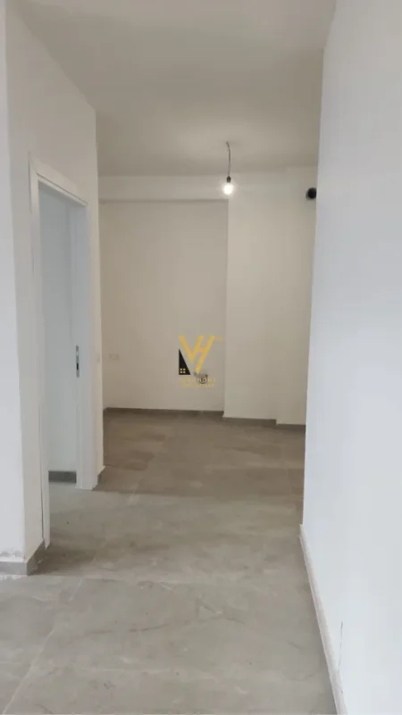 Tirane, jepet me qera ambjent biznesi Kati 2, 97 m² 1.300 € (MYSLYM SHYRI)