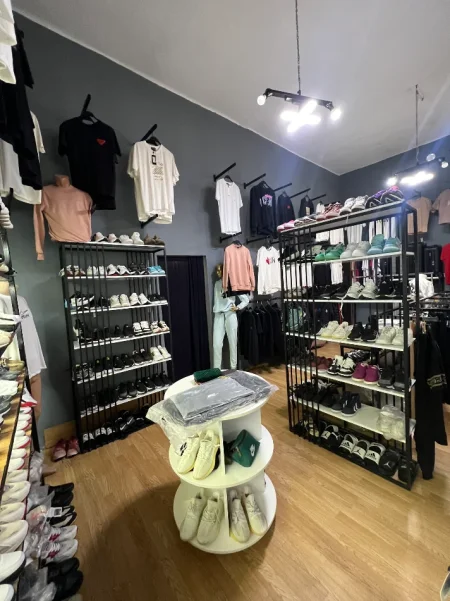 Tirane, shes Shitet i gjith si eshte 6500€ Per arsye familjare