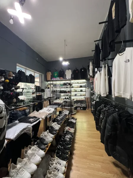 Tirane, shes Shitet i gjith si eshte 6500€ Per arsye familjare