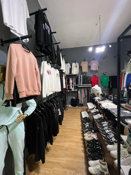 Tirane, shes Shitet i gjith si eshte 6500€ Per arsye familjare