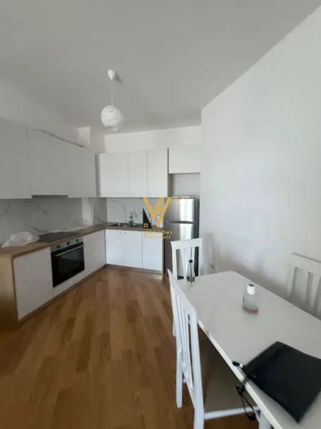 Tirane, jepet me qera apartament 2+1+Ballkon Kati 7, 114 m² 620 € (UNAZA E RE)