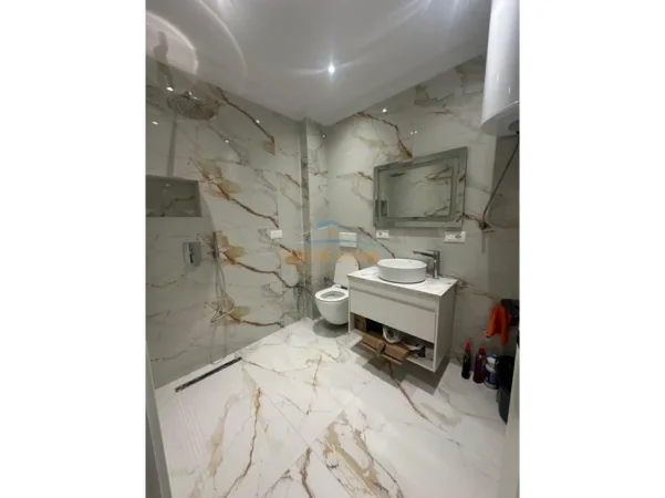 Tirane, shitet apartament 2+1+2 Kati 2, 125 m² 270.000 € (STACIONI I TRENIT , USLUGA)