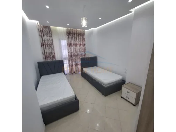 Tirane, jepet me qera apartament 2+1 Kati 3, 105 m² 580 € (Unaza e Re)