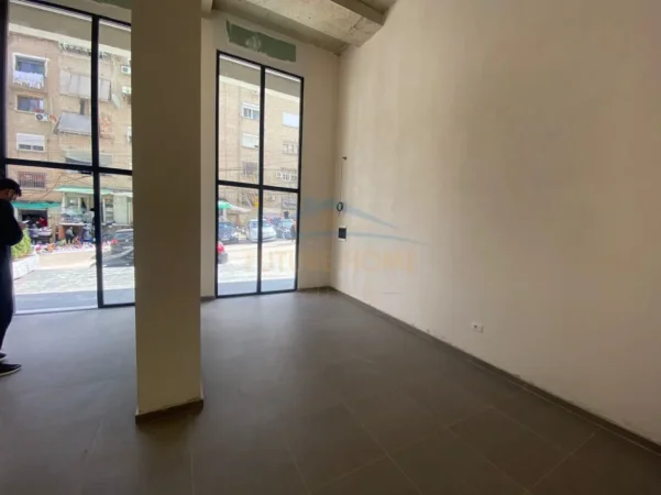 Tirane, jepet me qera ambjent biznesi Kati 0, 56 m² 850 € (Rruga e Dibres)