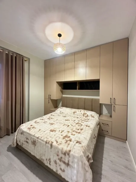 Tirane, jepet me qera apartament 1+1 Kati 5, 60 m² 450 € (Rruga Tom Plezha)