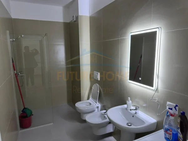 Tirane, jepet me qera apartament 1+1 Kati 4, 88 m² 400 € (PASKUQAN)