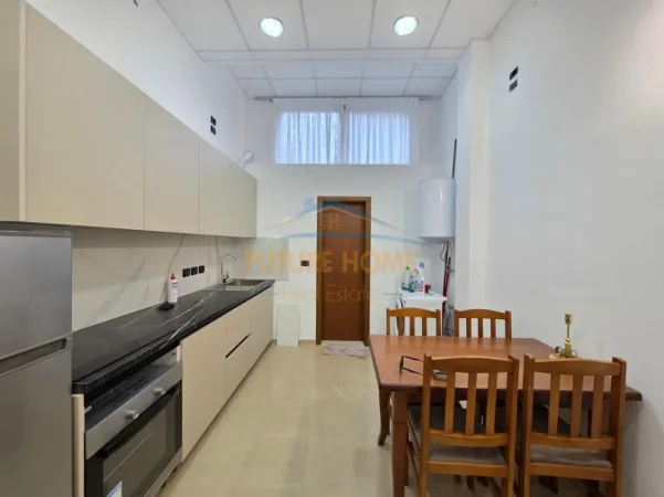 Tirane, jepet me qera garsonier 1+1 Kati 0, 30 m² 370 € (Rruga Gramoz Pashko)