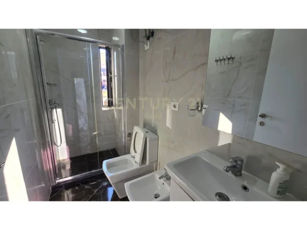 Tirane, jepet me qera apartament 2+1+Ballkon Kati 6, 96 m² 750 € 