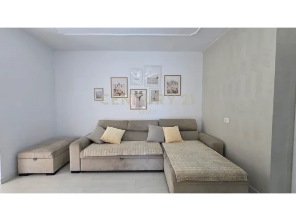 Tirane, jepet me qera apartament 2+1+Ballkon Kati 6, 96 m² 750 € 