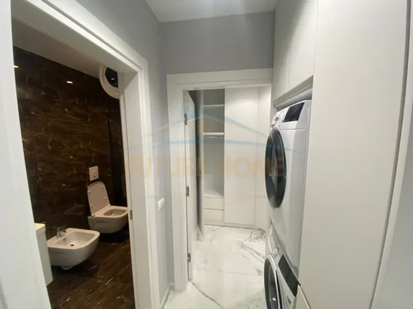 Tirane, jepet me qera apartament 1+1+Post Parkimi Kati 6, 65 m² 700 € (Rruga Panorama)