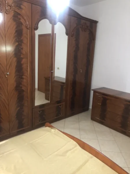 Tirane, jepet me qera apartament 3+1 Kati 5, 75000 Leke (Panorama)