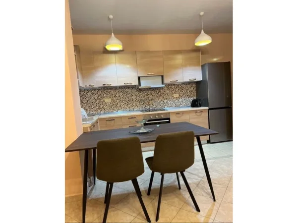 Tirane, jepet me qera apartament 2+1 Kati 9, 81 m² 500 € (Kthesa e Kamzes)