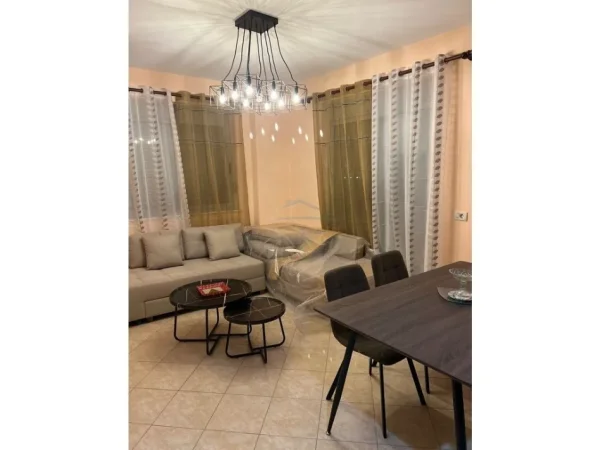 Tirane, jepet me qera apartament 2+1 Kati 9, 81 m² 500 € (Kthesa e Kamzes)