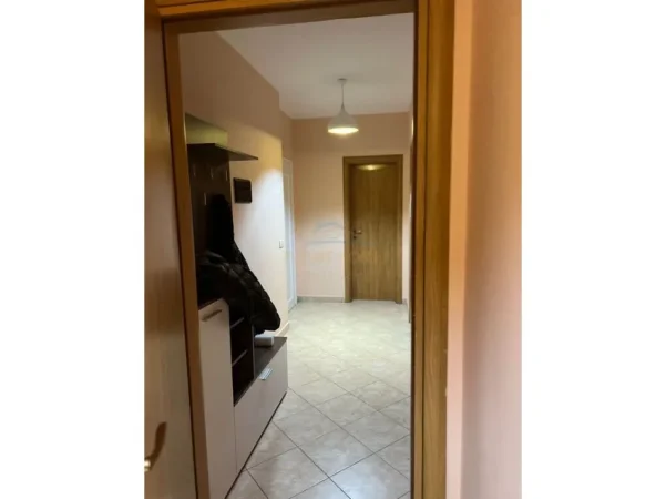 Tirane, jepet me qera apartament 2+1 Kati 9, 81 m² 500 € (Kthesa e Kamzes)