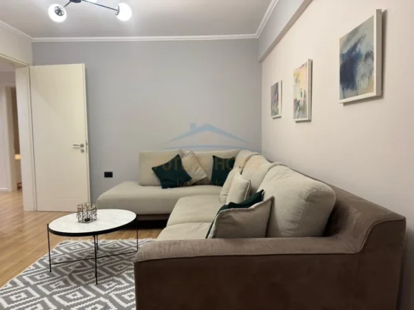 Tirane, jepet me qera apartament 2+1 Kati 2, 85 m² 800 € (Rruga Mine Peza)