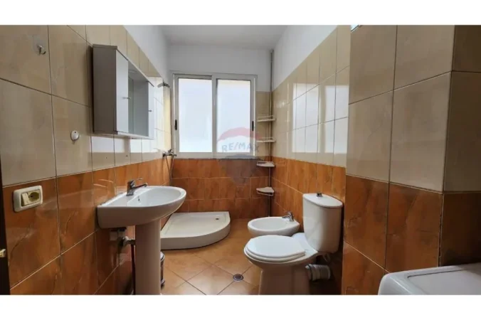 Tirane, shitet apartament 1+1 , 64 m² 89.000 € 