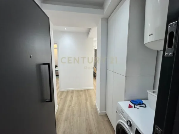 Tirane, jepet me qera apartament 2+1 Kati 4, 115 m² 1.200 € 