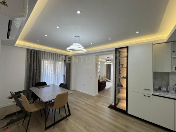 Tirane, jepet me qera apartament 2+1 Kati 4, 115 m² 1.200 € 