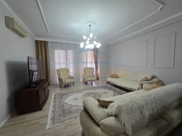 Tirane, jepet me qera apartament 2+1 Kati 7, 121 m² 600 € (Kompleksi Grand, ish Tregu Elektrik)
