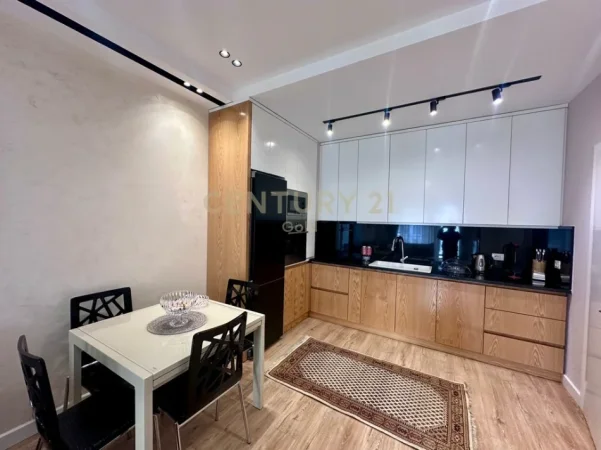 Tirane, jepet me qera 1+1+Ballkon Kati 9, 65 m² 700 € (KOMPLEKSI MAGNET)
