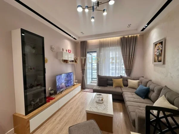 Tirane, jepet me qera 1+1+Ballkon Kati 9, 65 m² 700 € (KOMPLEKSI MAGNET)