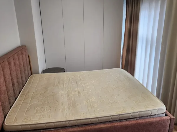 Tirane, jepet me qera apartament 1+1+Ballkon Kati 8, 70 m² 400 € (kompleksi mangalem)