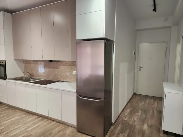 Tirane, jepet me qera apartament 1+1+Ballkon Kati 8, 70 m² 400 € (kompleksi mangalem)