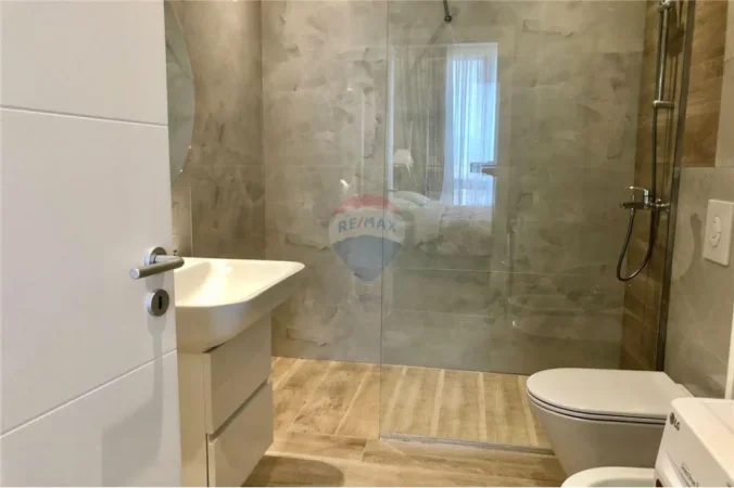 Tirane, jepet me qera apartament 2+1 Kati 0, 120 m² (Park Gate)