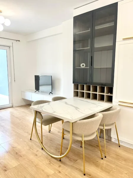Tirane, jepet me qera apartament 1+1+Ballkon Kati 2, 70 m² 500 € (astir vila L)