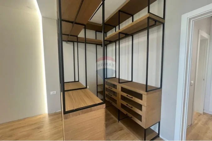 Tirane, shitet apartament 2+1 , 145 m² (Parku Olimpik)