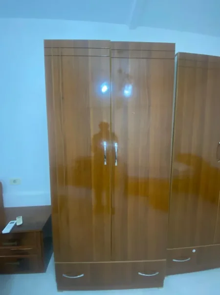 Tirane, shes Okazion! Dollap rrobash = 4000 leke! 4.000 €