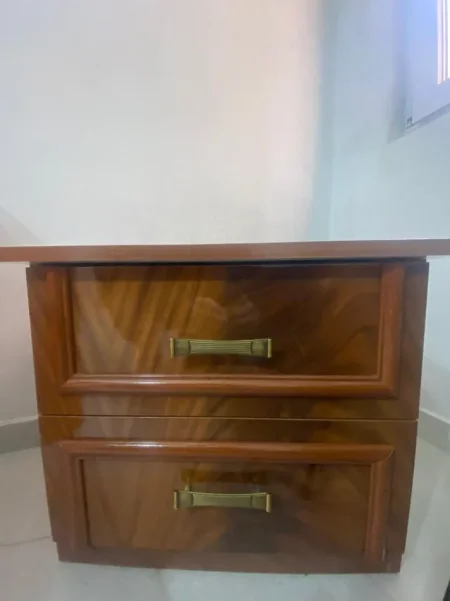 Tirane, shes Okazion! Komodine = 1000 leke! 1.000 €