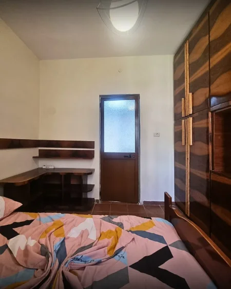 Tirane, jepet me qera apartament 1+1+Ballkon Kati 2, 60 m² 500 € (Garda)