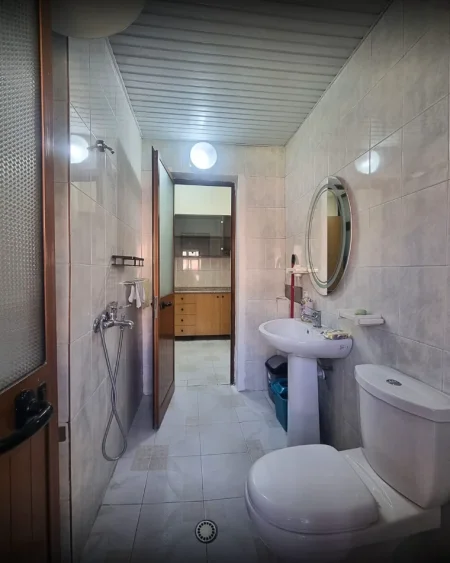 Tirane, jepet me qera apartament 1+1+Ballkon Kati 2, 60 m² 500 € (Garda)
