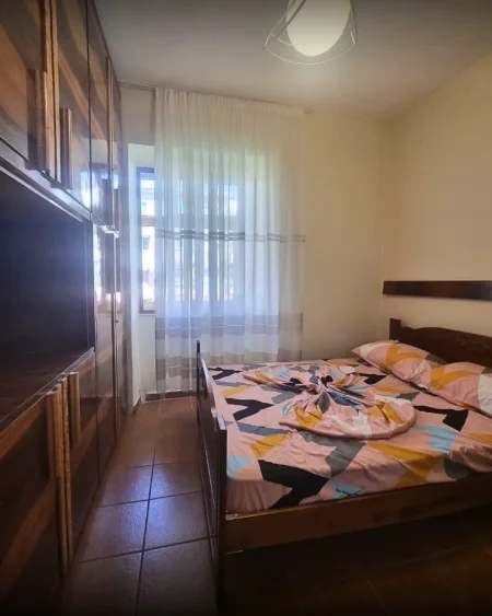 Tirane, jepet me qera apartament 1+1+Ballkon Kati 2, 60 m² 500 € (Garda)