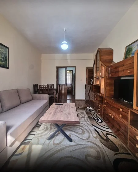 Tirane, jepet me qera apartament 1+1+Ballkon Kati 2, 60 m² 500 € (Garda)