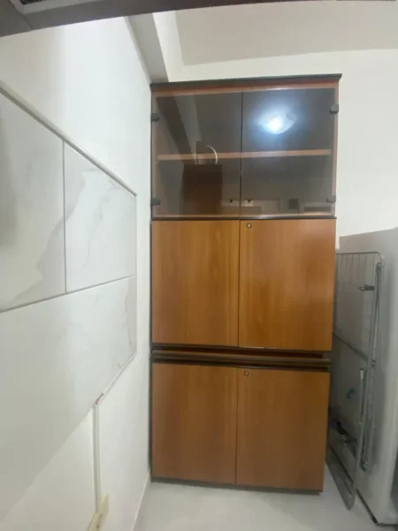 Tirane, shes Okazion! Shes dollap guzhine = 5000 leke! 5.000 €