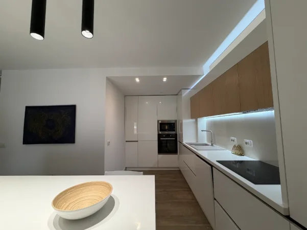 Tirane, jepet me qera Vile 3 Katshe Kati 0, 165 m² 2300 € (Rezidence private, Mullet)