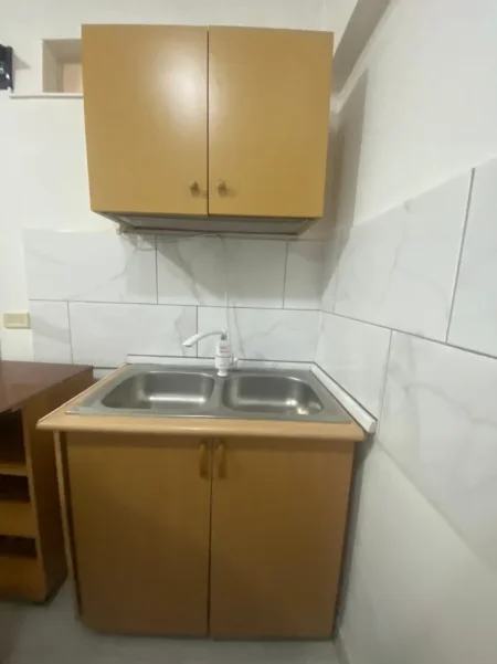 Tirane, shes Okazion! Dollap + lavapjate + rubinet = 6000 leke! 6.000 €