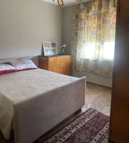 Tirane, jepet me qera apartament 2+1 Kati 4, 80 m² 500 € (rruga ferit xhajko , rruga 5 maji)