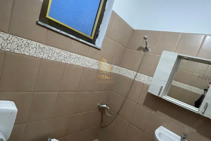 Tirane, jepet me qera apartament 1+1 Kati 1, 50 m² 350 € (Rruga e Elbasanit)